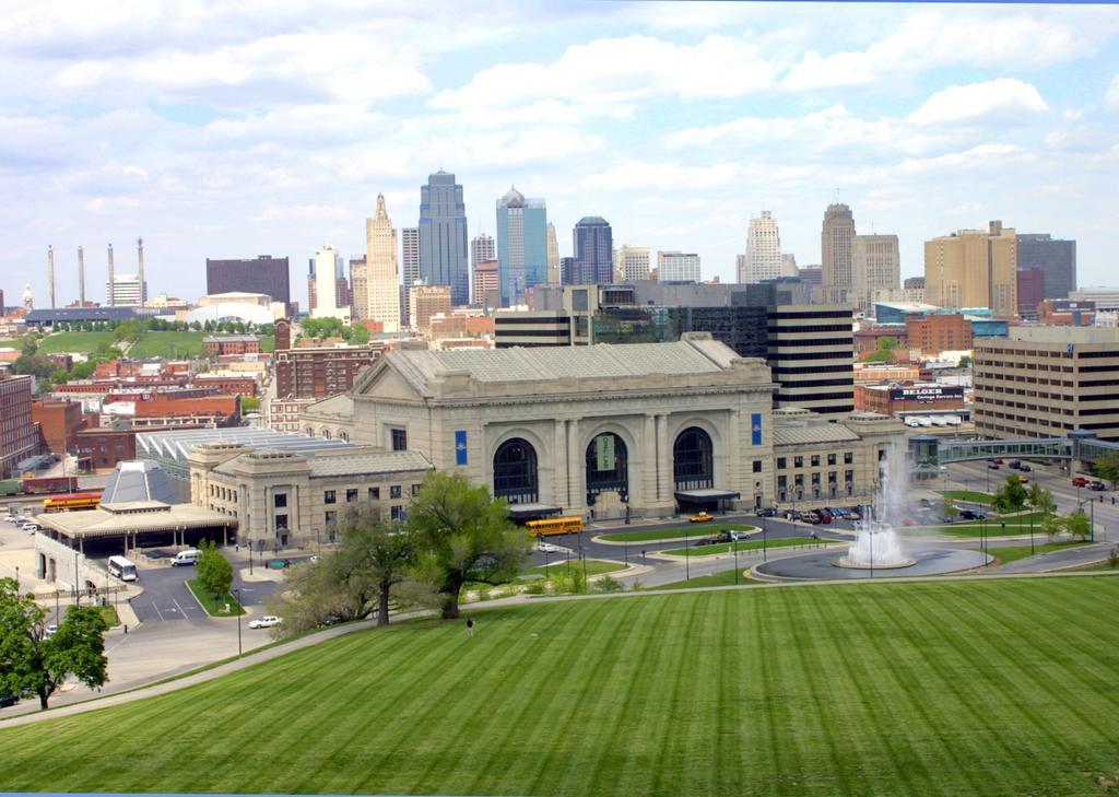 Residence Inn Kansas City Downtown/Union Hill Bagian luar foto